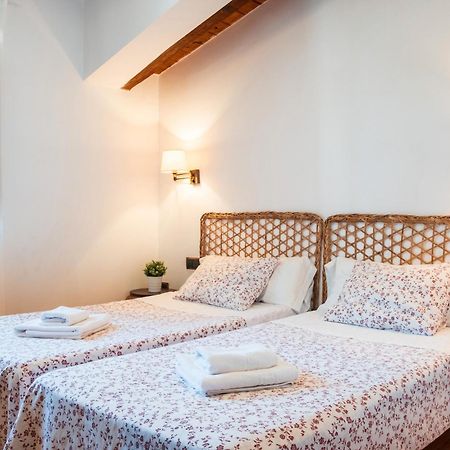Cuesta Del Reloj Pensionat Piedralaves Exteriör bild