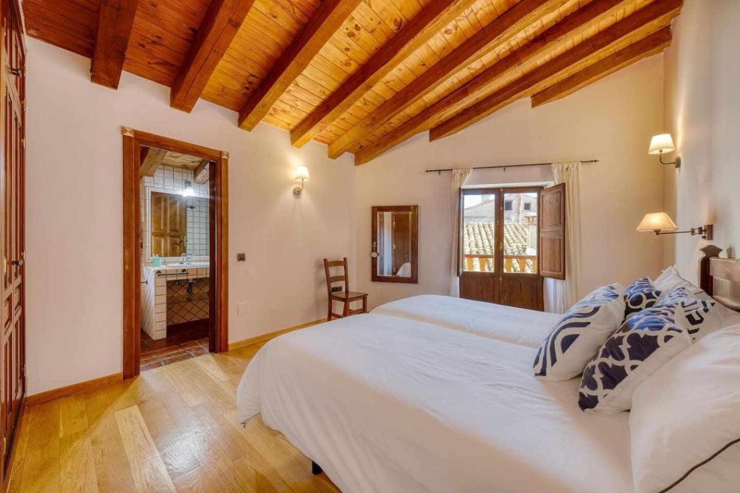 Cuesta Del Reloj Pensionat Piedralaves Exteriör bild