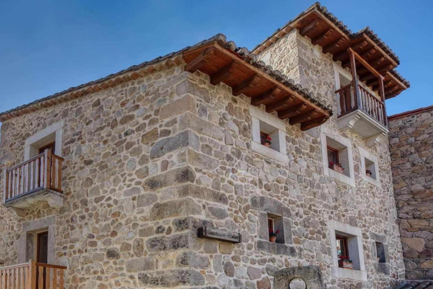 Cuesta Del Reloj Pensionat Piedralaves Exteriör bild